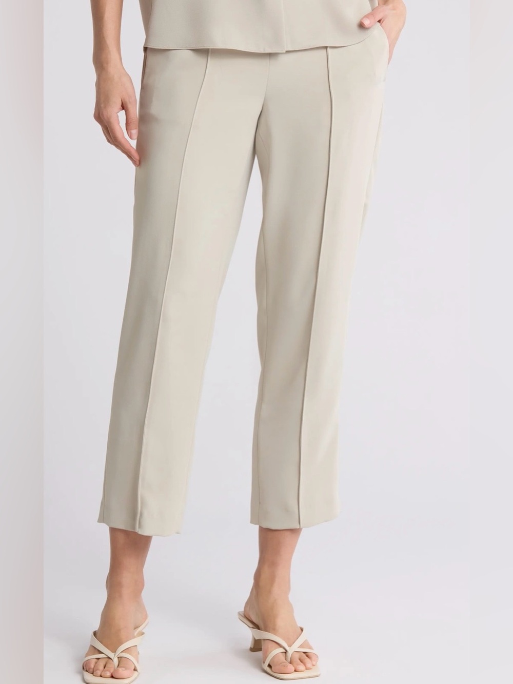 Vince Mid Rise Pull-On Tapered Pants in Oyster Size M Cropped Elevated Basics